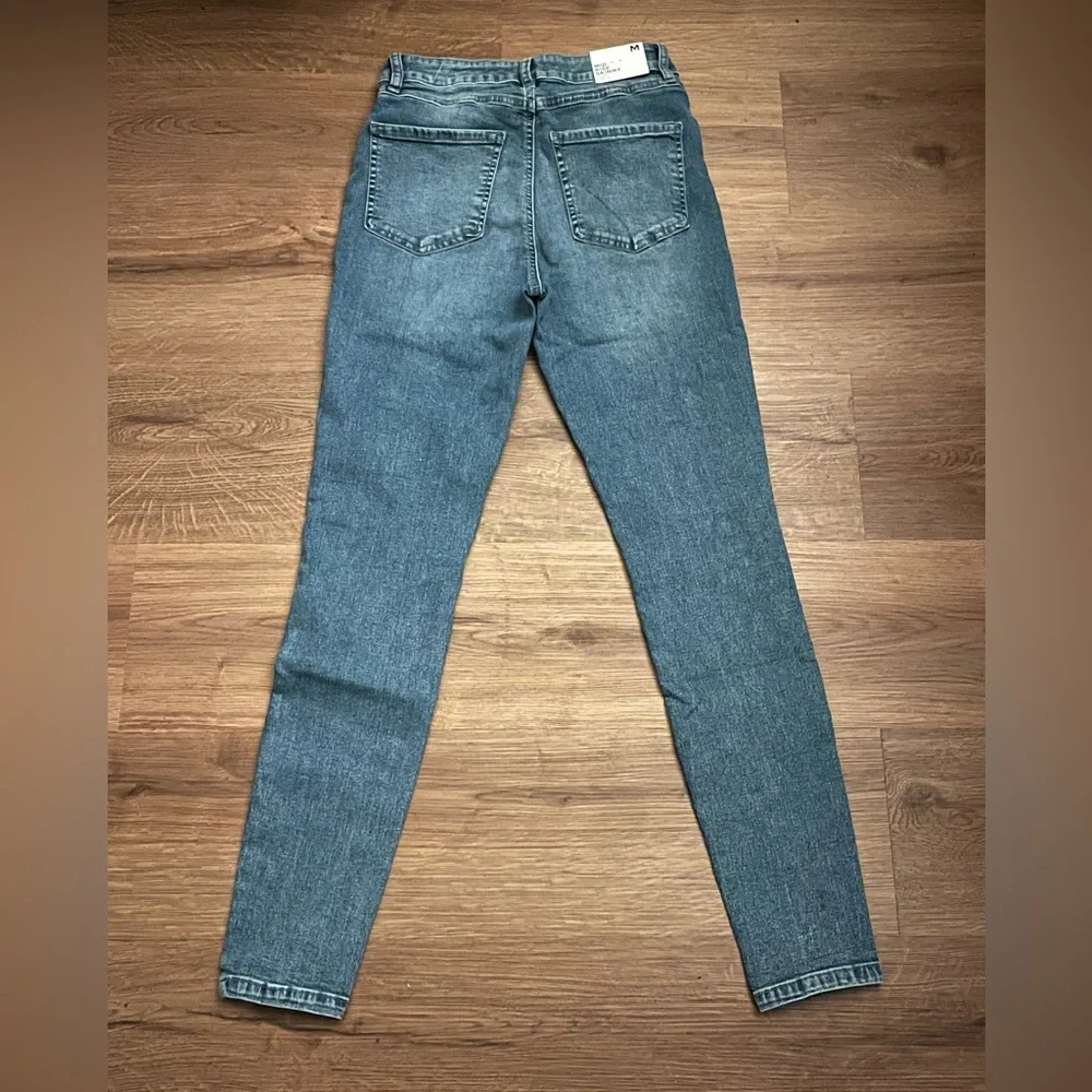 Forever 21 Women’s Skinny Jeans Size Medium - Picture 6 of 8